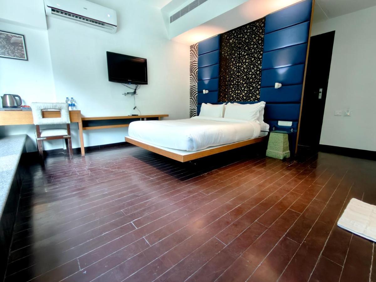 The Sky Imperial Hotel Yahvi Vadodara Exterior photo